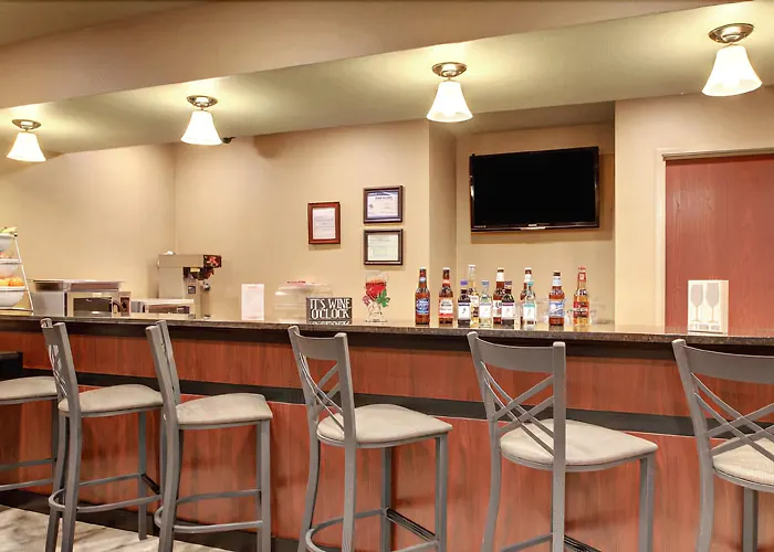 Cobblestone Hotel & Suites - Erie